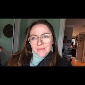 Meet your Posher, Chloe